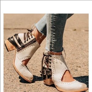 Freebird Desert Leather Distressed Booties sz 8